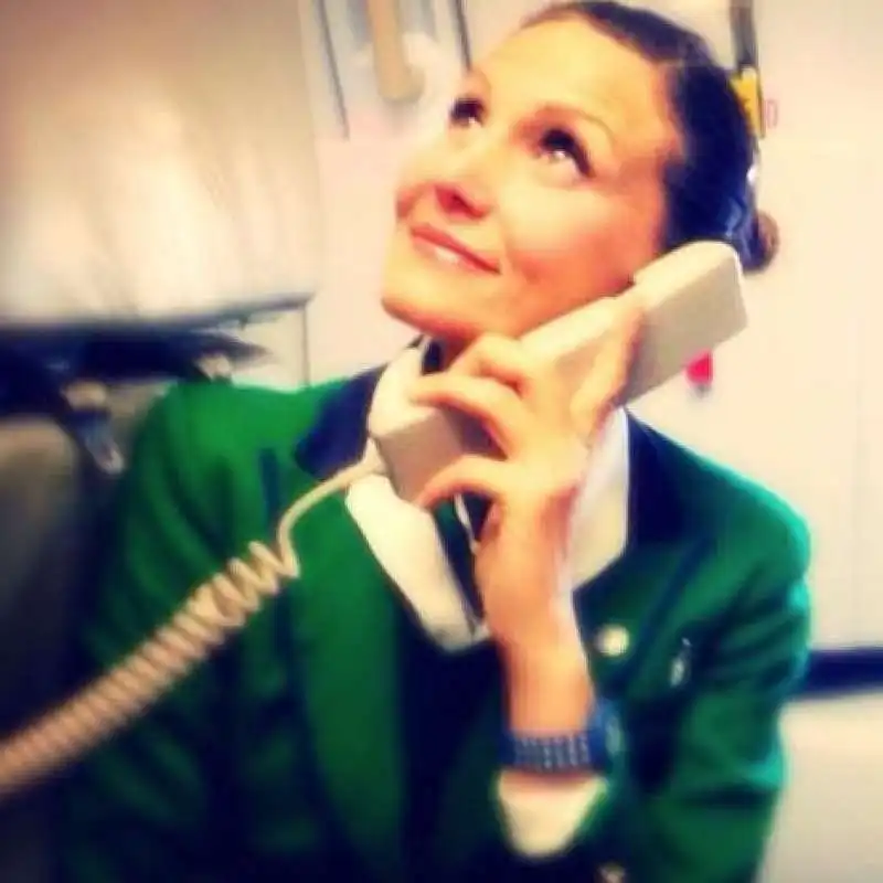 laura facchini hostess alitalia 9