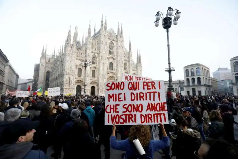 manifestazione no green pass a milano 4