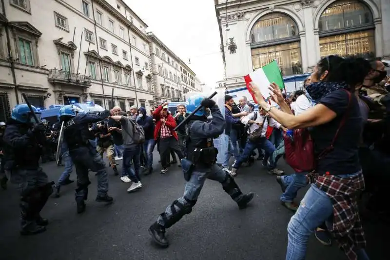 manifestazione no green pass a roma 13