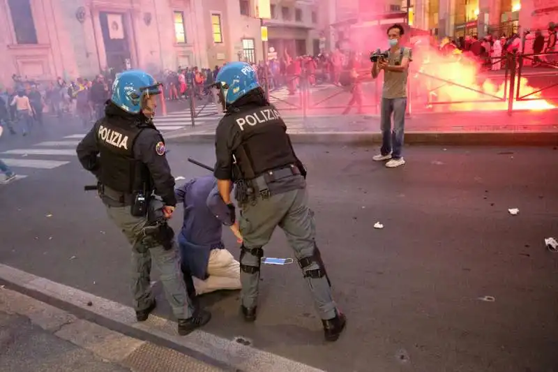 manifestazione no green pass a roma 18