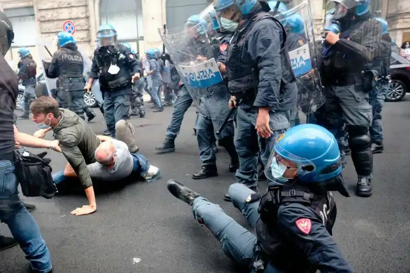 manifestazione no green pass a roma 23