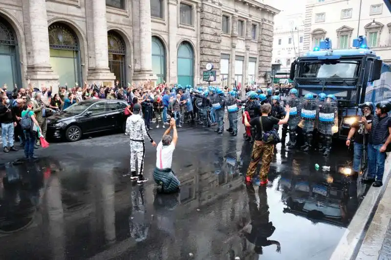 manifestazione no green pass a roma 27