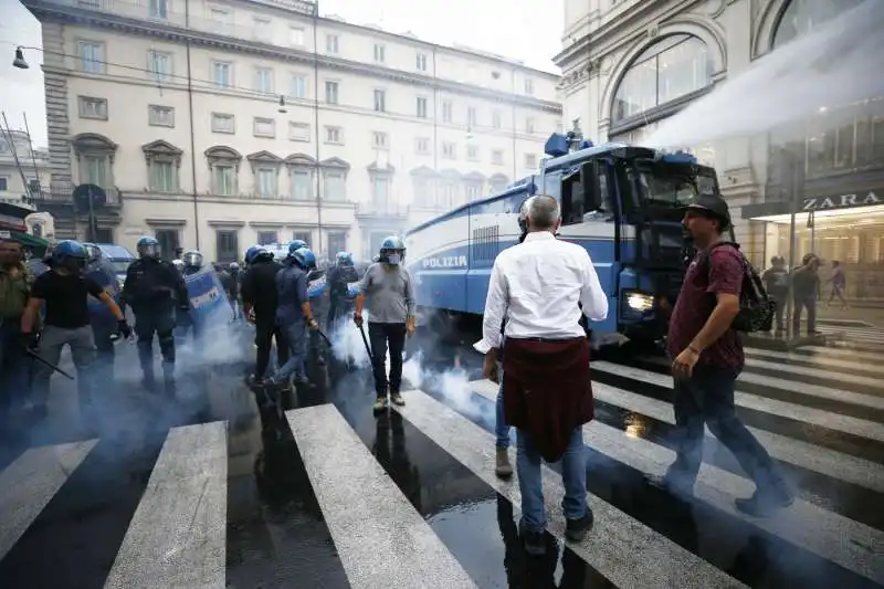 manifestazione no green pass a roma 40