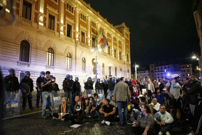 manifestazione no green pass a roma 49