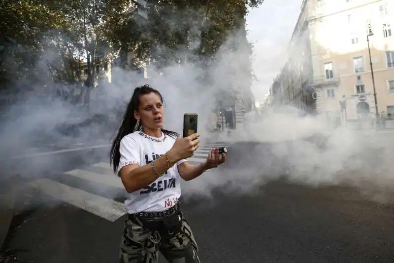 manifestazione no green pass a roma 64