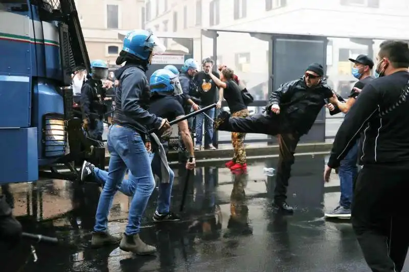 manifestazione no green pass a roma 7