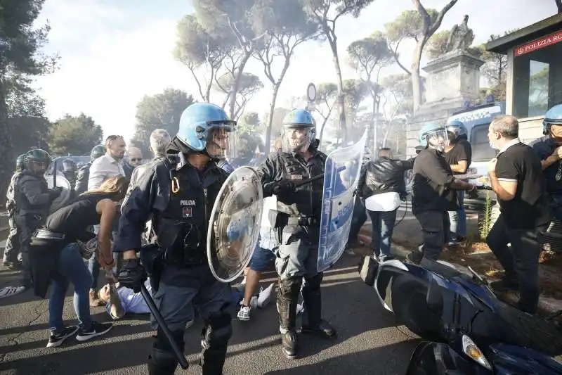 manifestazione no green pass a roma 71