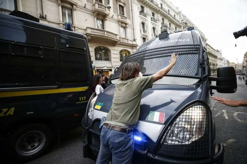 manifestazione no green pass a roma 89