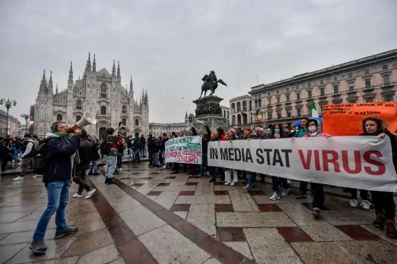 manifestazione no green pass    milano   14