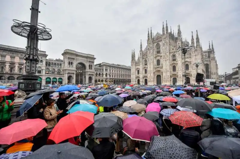 manifestazione no green pass    milano   8