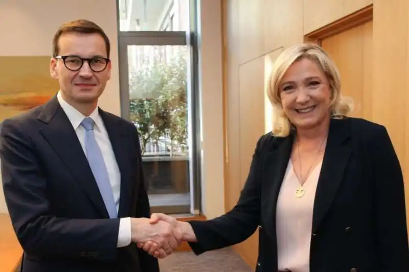 Mateusz Morawiecki marine le pen