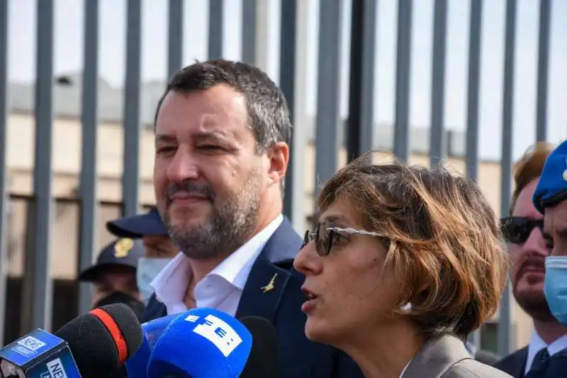 matteo salvini a palermo a processo per la open arms 10