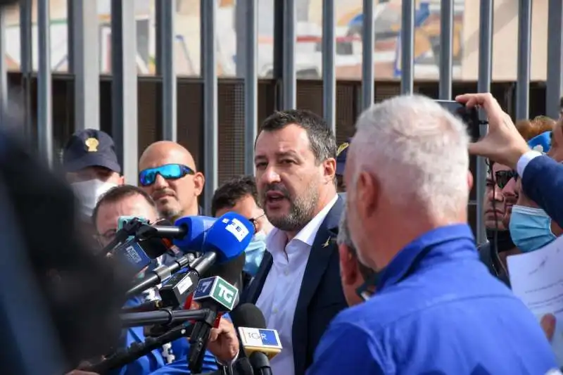 matteo salvini a palermo a processo per la open arms 14