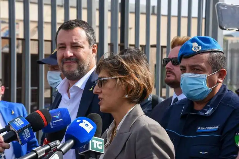 matteo salvini a palermo a processo per la open arms 2