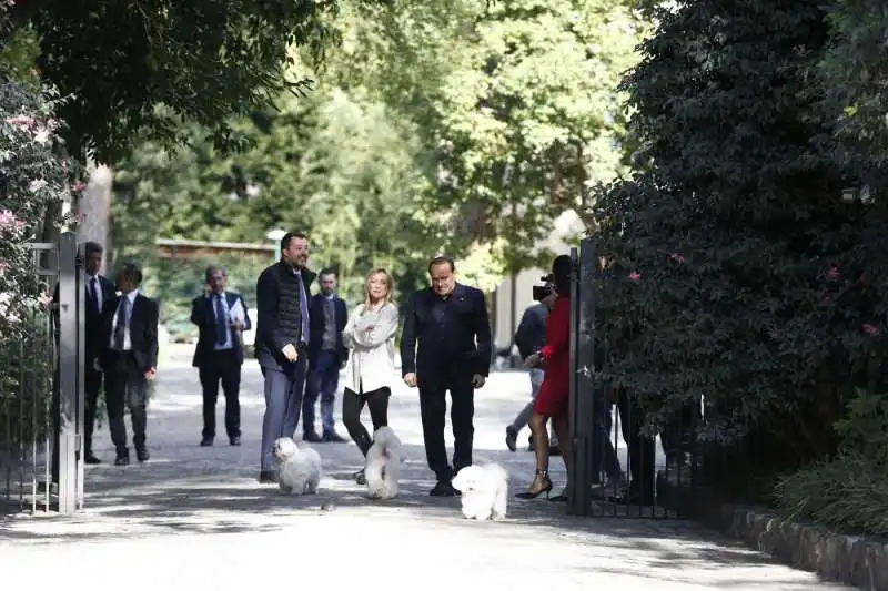 matteo salvini e giorgia meloni incontrano silvio berlusconi nella sua villa a roma 1