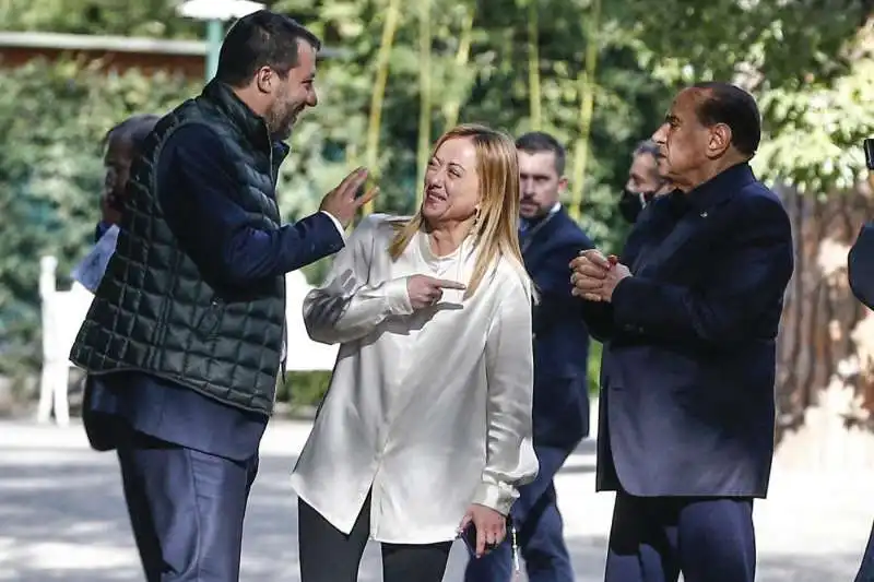 matteo salvini e giorgia meloni incontrano silvio berlusconi nella sua villa a roma 11