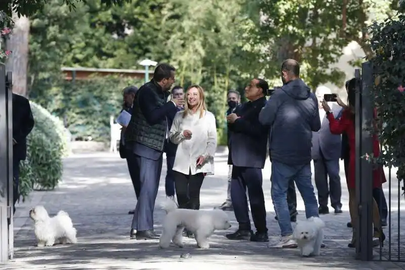 matteo salvini e giorgia meloni incontrano silvio berlusconi nella sua villa a roma 12