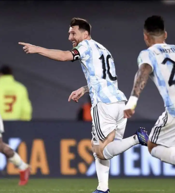 MESSI ARGENTINA URUGUAY