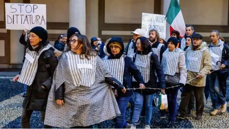 no green pass evocano i lager nazisti  a novara 1