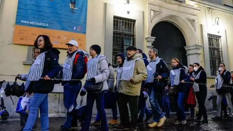 no green pass evocano i lager nazisti  a novara 4