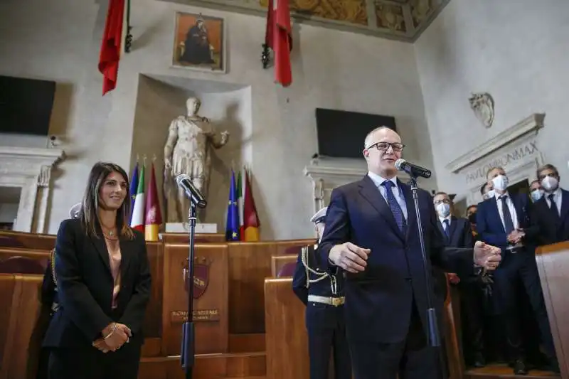 passaggio di consegne tra virginia raggi e roberto gualtieri   1