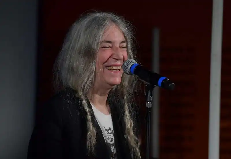 patti smith canta con giovanni caccamo  foto di bacco (3)