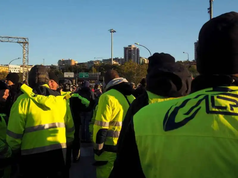 protesta portuali trieste. 