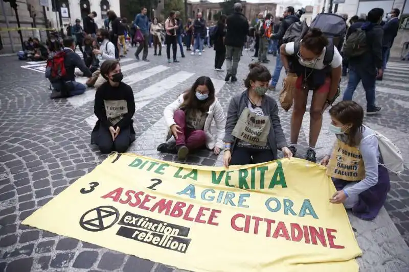 proteste di extinction rebellion contro il g20   1