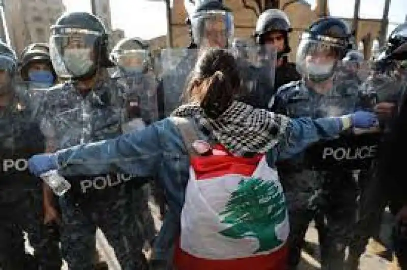 proteste in libano per la crisi economica 5