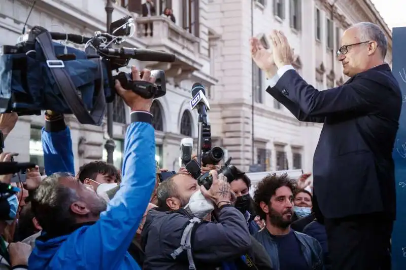 roberto gualtieri    dopo la vittoria  