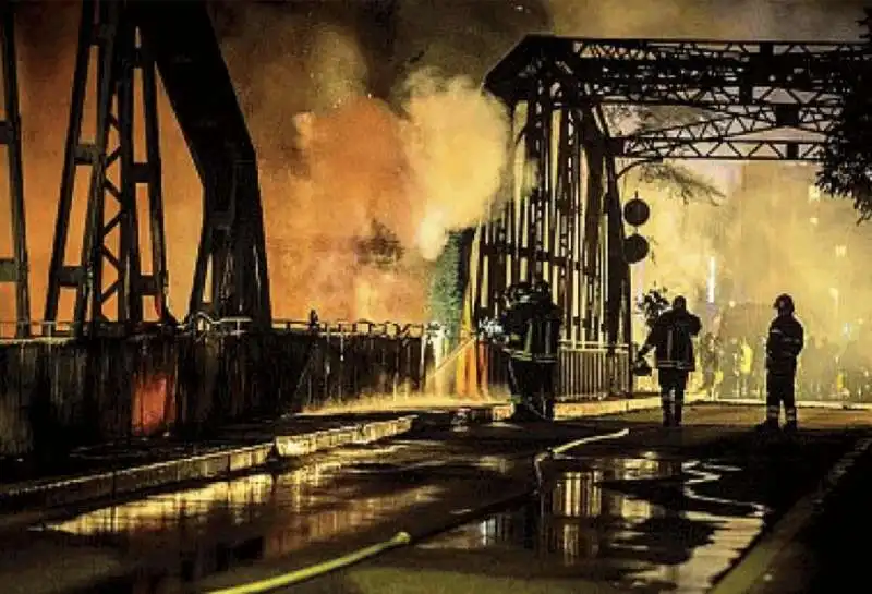 roma   incendio al ponte di ferro   5