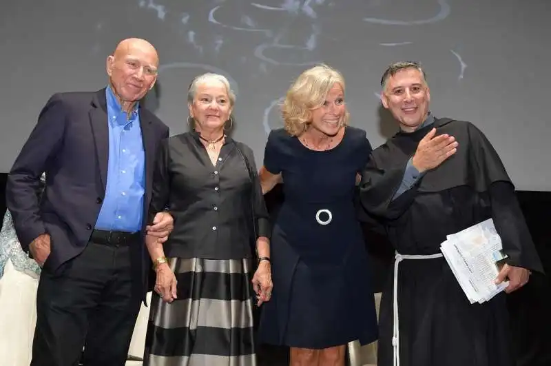 sebastiao salgado  leila wanick salgado  giovanna melandri padre enzo fortunato  foto di bacco