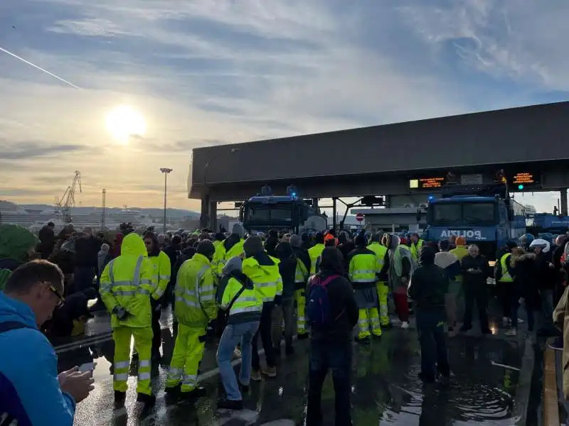 sgombero manifestazione porto trieste   2