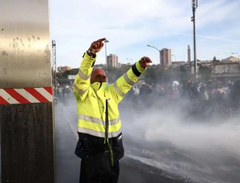 sgombero manifestazione porto trieste   8