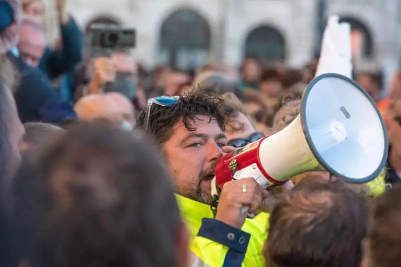 stefano puzzer protesta portuali trieste 1