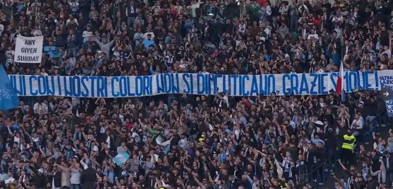 STRISCIONE DEI TIFOSI DELLA LAZIO PER SIMONE INZAGHI