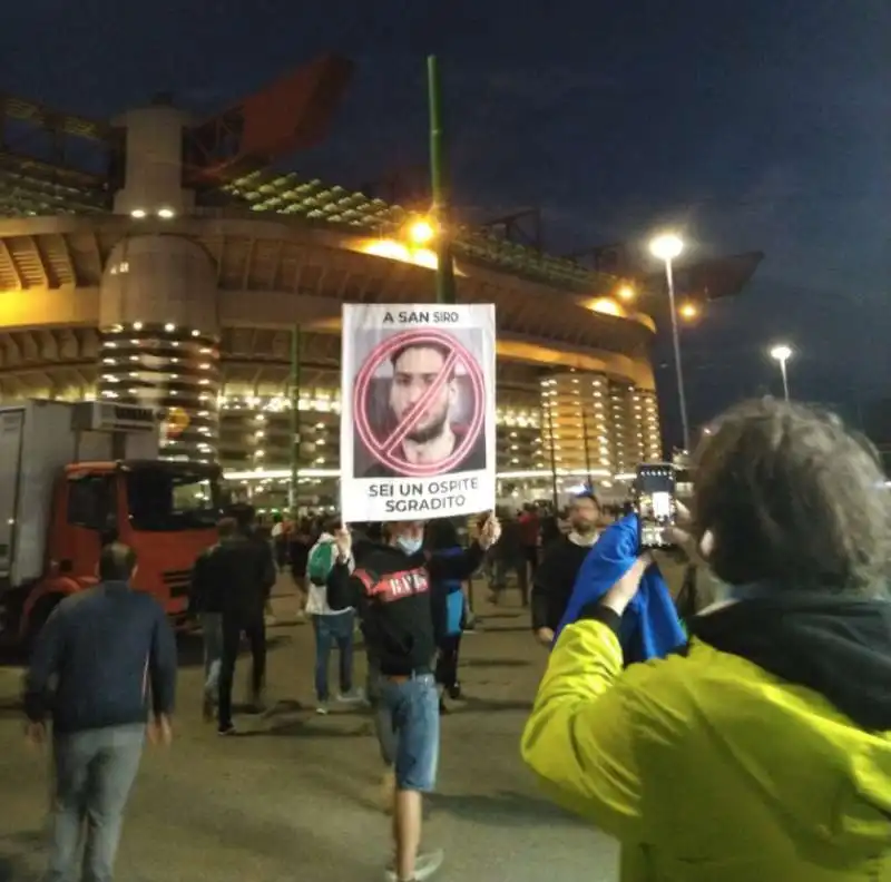 TIFOSI CONTRO GIGIO DONNARUMMA