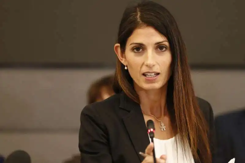 VIRGINIA RAGGI IN CONFERENZA STAMPA DOPO LA SCONFITTA  