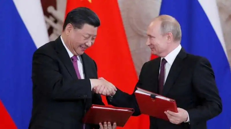 XI JINPING E VLADIMIR PUTIN