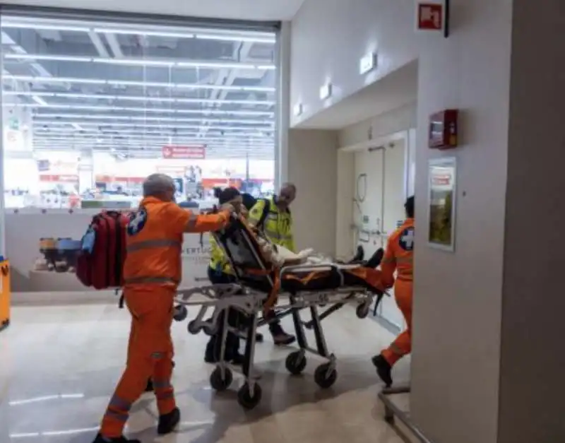 accoltellamento al centro commerciale milanofiori di assago    1