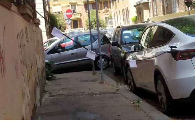 auto elettrica caricata in casa nel quartiere prati

