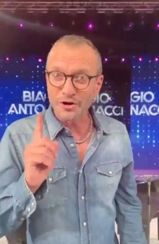 biagio antonacci domenica in  2