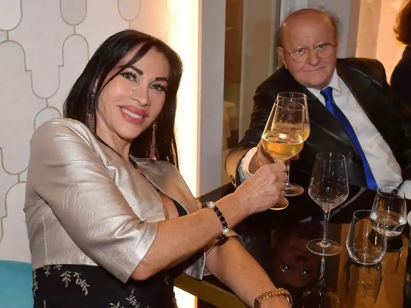 elisabetta viaggi brinda con massimo boldi  foto di bacco