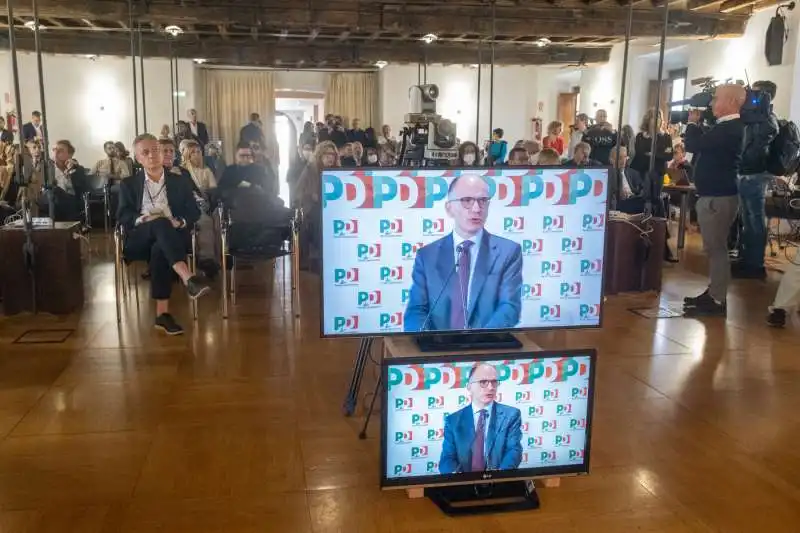 enrico letta alla direzione pd. 