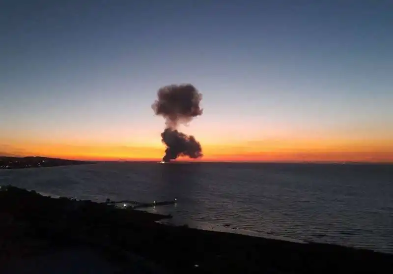 ESPLOSIONE - PONTE SULLLO STRETTO DI KERCH - CRIMEA