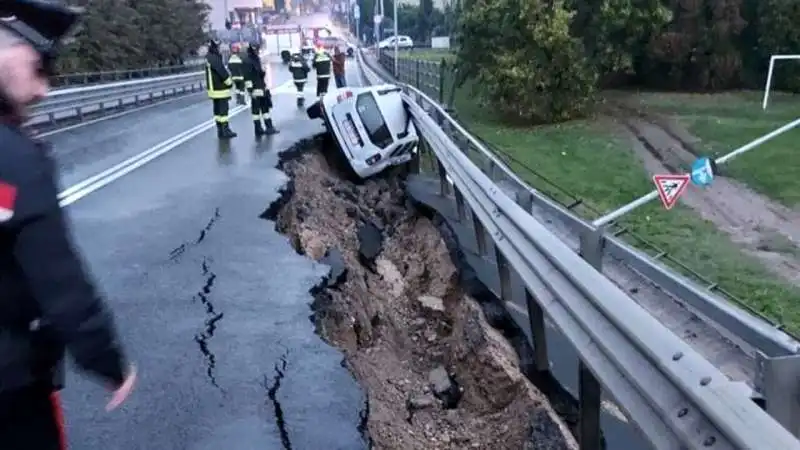 frana cavalcavia a novara