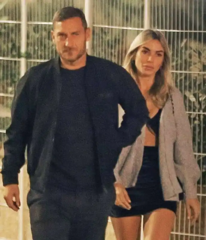  francesco totti e noemi bocchi a montecarlo   foto chi  