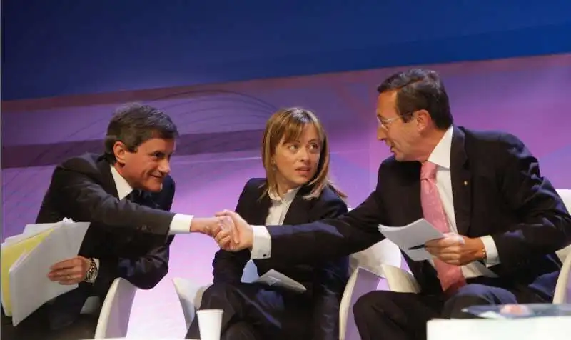 gianni alemanno   giorgia meloni   gianfranco fini   nel 2009