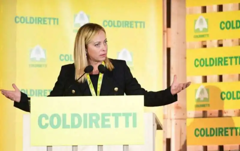 giorgia meloni al villaggio coldiretti 2