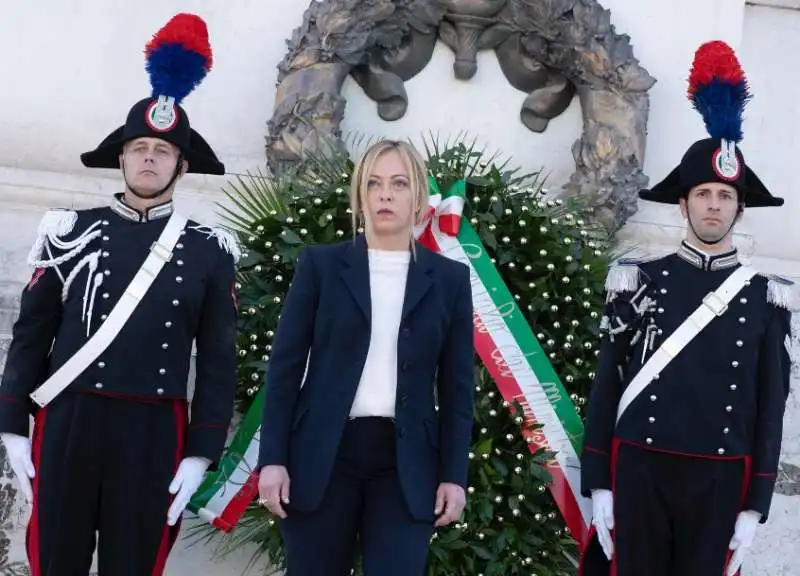 giorgia meloni all altare della patria   omaggio al milite ignoto   4